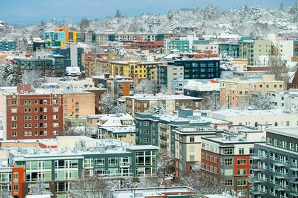 Los edificios cubiertos de nieve en Capitol Hill, en Seattle