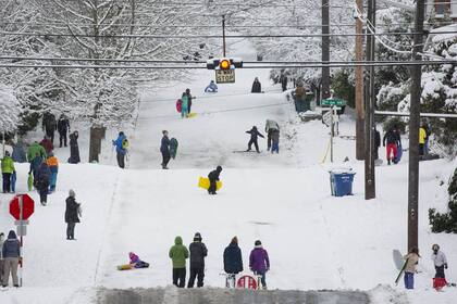 Las calles se convirtieron rápidamente en improvisadas pistas de esquí