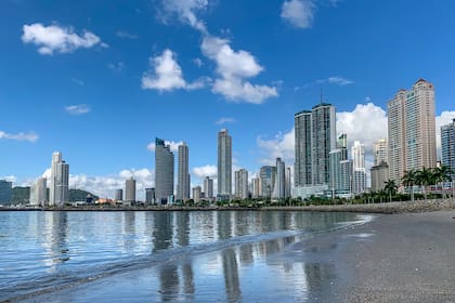 Una inversión de 200.000 dólares es suficiente para que el argentino pueda aplicar a una residencia en Panamá.