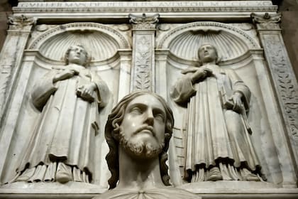 Una investigadora italiana independiente, Valentina Salerno, publicó recientemente un artículo en el que atribuía a Miguel Ángel un busto de mármol de una basílica de Roma