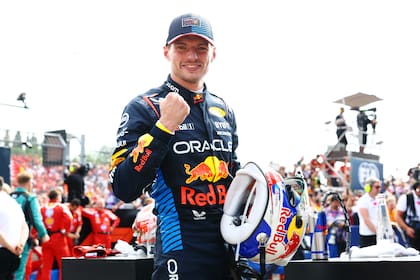 Una jornada con festejo doble para Max Verstappen, el piloto que combina los grandes premios de Fórmula 1 con las carreras virtuales