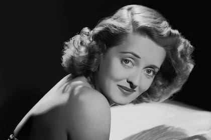 Una joven Bette Davis, la estrella que interpretó a algunas de las mejores villanas del cine