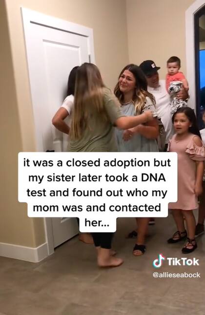 Una joven dada en adopción creció quiso conocer sus orígenes y se reencontró con su madre biológica, después de 29 años