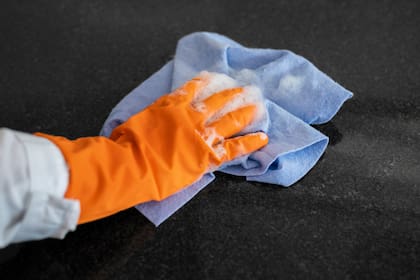 Una joven latina contó que gana US$3000 por limpiar casas en EE.UU.