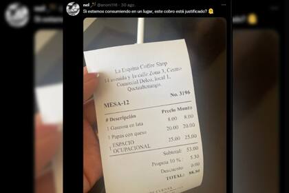 Una joven mostró un insólito recargo que le hicieron en una cafetería (Captura Twitter)