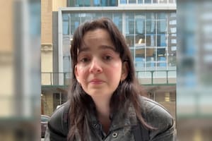 El video de la egresada universitaria que salió a repartir su curriculum en Nueva York y rompió en llanto