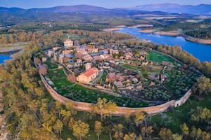 El espectacular pueblo abandonado que se salvó de una inundación