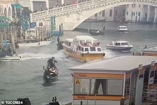 Una lancha perdió el control en uno de los canales de Venecia, chocó contra dos góndolas y golpeó un edificio