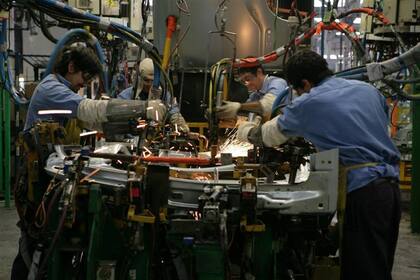 Una línea de montaje en la planta de Renault en Santa Isabel, Córdoba