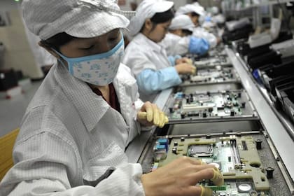 Una línea de producción de la firma taiwanesa Foxconn en China