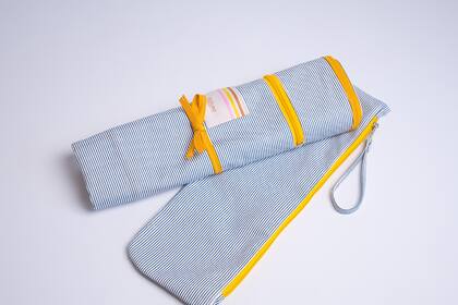 Una lona lista para disfrutar en el pasto.