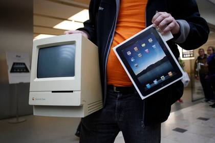 Una Macitonsh y un iPad, dos de las creaciones más destacadas de Apple en los últimos 30 años