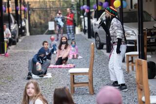 Día del Niño. La maestra que organizó un festejo que sorprendió a sus vecinos