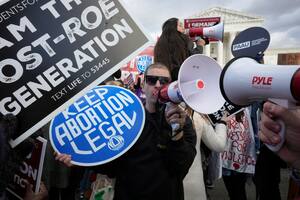 La Corte Suprema de EE.UU. mantiene por ahora el acceso a la píldora abortiva