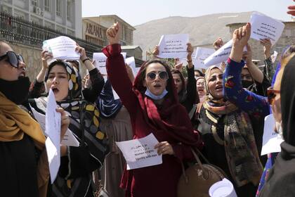 Una manifestación de mujeres en Kabul, en diciembre último, fue desalojada con violencia por los talibanes