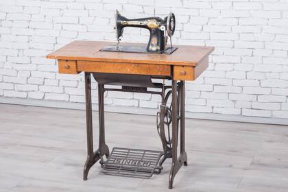 Una máquina de coser a pedal