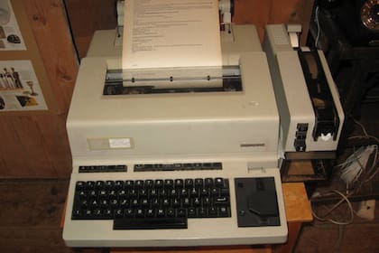 Una máquina de télex, el dispositivo para transmitir mensajes y datos vía coaxil que se utilizaba en los tiempos previos a la Internet