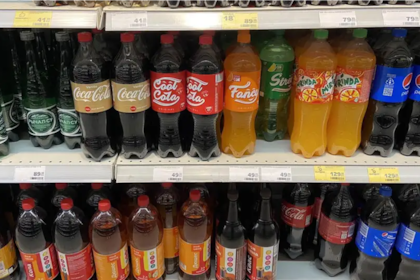 Una marca rusa presentó una nueva gama de refrescos que llegan a reemplazar a las marcas de Estados Unidos