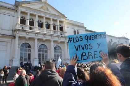 Una marcha policial de protesta en La Plata