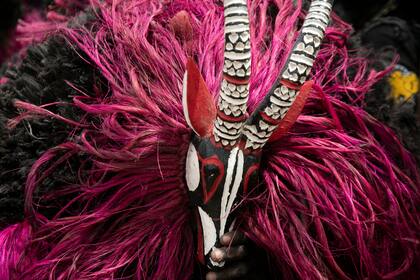Una máscara tradicional que representa una koba (antílope), en Festimasq, el Festival des Masques en Pouni, provincia de Sanguie