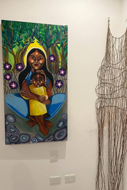 Una maternidad de la pintora cafayateña Evangelina Aybar, exhibida en el espacio Rayuela