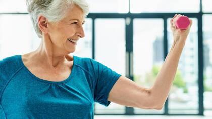 Una mayor densidad ósea también puede reducir el riesgo de osteoporosis
