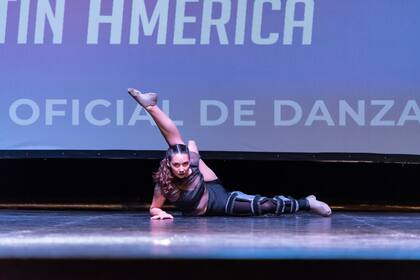 Una médica le advirtió a Noelia que "se olvidara del baile" cuando le diagnosticaron una neuropatía periférica; un tiempo después, encontró la manera de volver a bailar