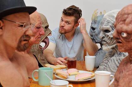 Una mesa con invitados muy atípicos