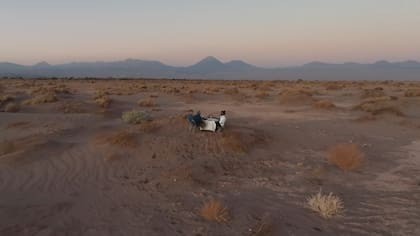 Una mesa en el medio del desierto de Atacama.