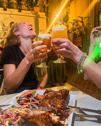 Una microcervecería que ofrece catas y charlas de especialistas