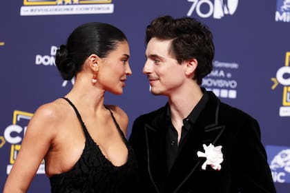 Una mirada que dice más que mil palabras tras dos años de amor.