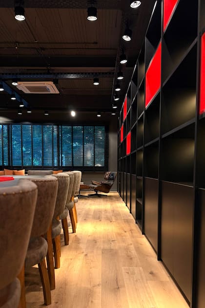 Una miradita en exclusiva a una de las flamantes salas de TombrasNiña firmadas por Iván Nahas