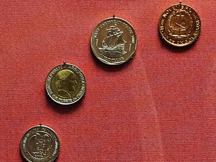 Una moneda de un peso con la efigie de Eva Perón es la única pieza de origen argentino expuesta en el Museo Británico