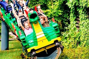 Un accidente de una montaña rusa en Legoland dejó más de 30 heridos, uno de ellos en grave estado