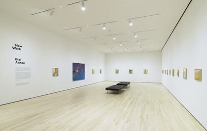 Una muestra de las obras de Etel Adnan en el Museo de Arte Moderno de San Francisco (SFMoMa) en 2018