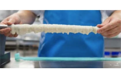 Una muestra de las tripas naturales para chorizos que se necesitan importar