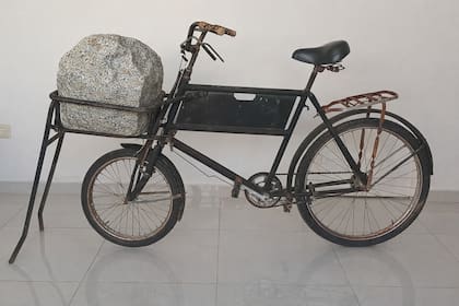 Una muestra en el Parque Lítico de Tandil reconstruye el proyecto Helado Piedra Movediza