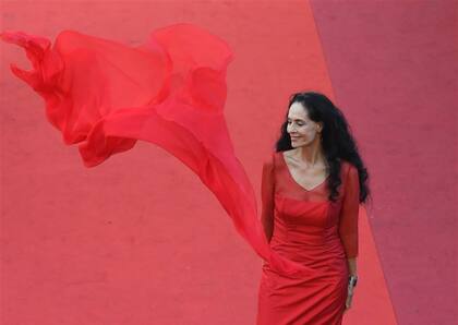 Una mujer al rojo vivo, una artista de notable sensibilidad
