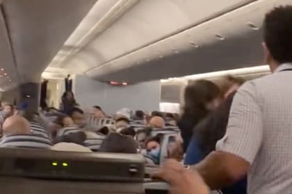 Una mujer causó disturbios en un vuelo de United Airlines