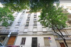 Una mujer cayó de un sexto piso de un edificio de Retiro
