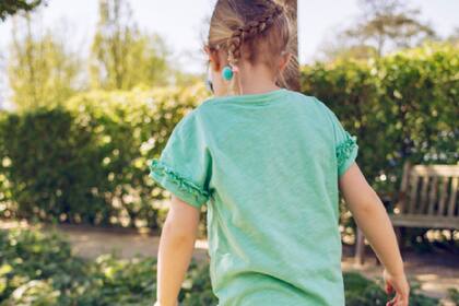 Una mujer compartió que su vecina tiene una actitud difícil con sus hijos cuando los escucha jugar afuera
