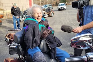 Tiene 104 años y revela lo que bebe todos los días como clave de longevidad