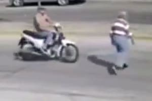 Una mujer de 84 fue atropellada por un motociclista mientras cruzaba la Av. Libertador en Alta Gracia, Córdoba