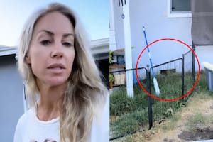 Una mujer de California, EE.UU., mostró el sitio donde el hombre se había ocultado, mientras él todavía estaba allí y la policía iba en camino