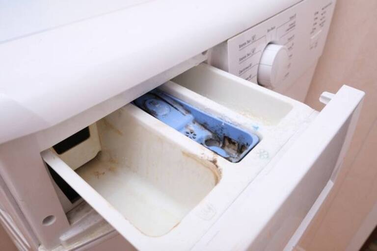 Cómo limpiar el cajón del detergente de la lavadora