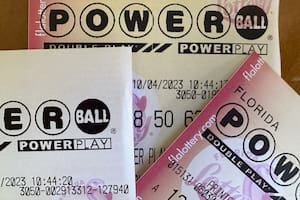 Es empleado de la lotería, cometió un error en Powerball y duplicó la ganancia del jugador