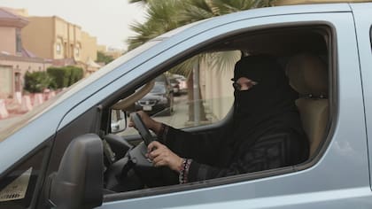 Una mujer en Riad, al volante