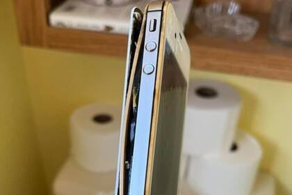 Una mujer encontró en su inodoro el iPhone que perdió hace casi 10 años