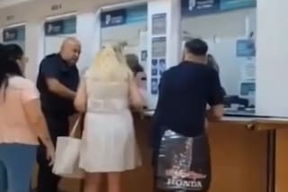 Una mujer protagonizó un escándalo en la sede municipal cuando fue a pagar una factura