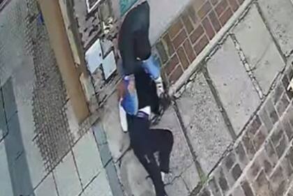 Una mujer fua baleada en la calle cuando intentaron robarle sus pertenencias